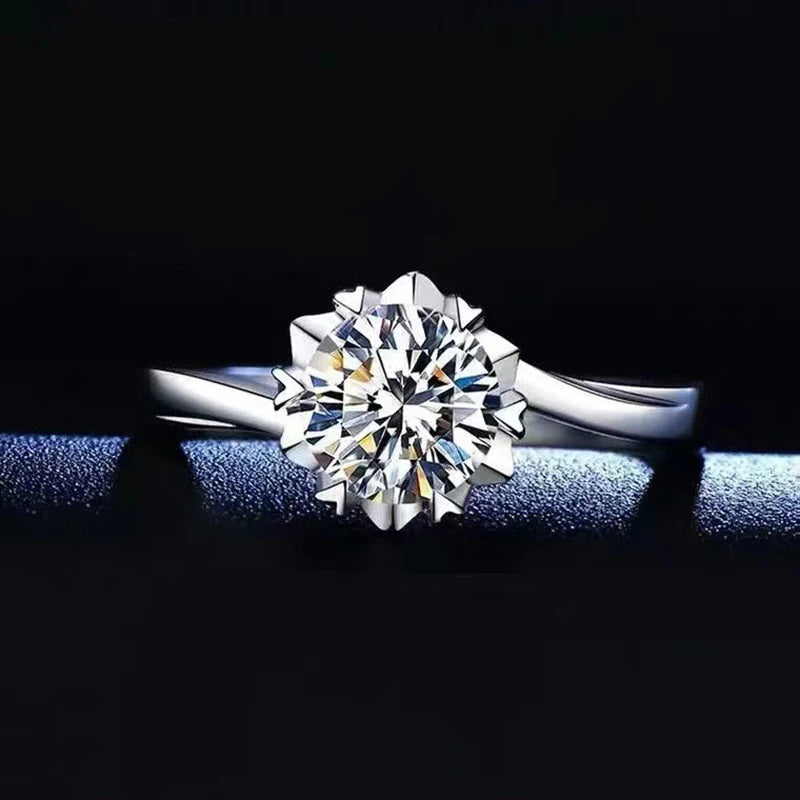 Auravanta™ Moissanite Ring